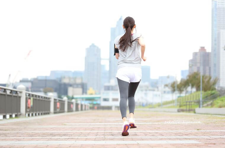 更年期の気分の落ち込みに効くアロマブレンドと習慣｜40代からの心ケア
