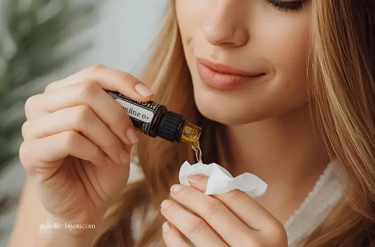 あわせて読みたい｜香りで整える、わたしの1日リズム

🕯① 朝の香りで1日のリズムを整える｜目覚めを軽くするアロマ習慣

夜に整えた静けさは、朝の光で完成します。
レモンやローズマリーの香りで“動き出す自律神経”をやさしく目覚めさせる方法を紹介。
👉 朝の香りで1日のリズムを整える｜目覚めを軽くするアロマ習慣

🩵 設置意図：本文の「夜の香り→翌朝のリズム」テーマと自然に連動。読者が次に読みたくなる“朝パート”記事。

🌸② 感情が整う香りの心理学｜イライラ・不安・焦りに寄り添うアロマセラピー

感情が揺らぐ夜、香りは“見えない処方箋”になります。
脳科学と心理学の観点から、香りが心のバランスにどう働きかけるかを解説。
👉 感情が整う香りの心理学｜イライラ・不安・焦りに寄り添うアロマセラピー

🩵 設置意図：本文での静けさの余韻から、“心を整える心理的アプローチ”への回遊を促す。

💫③ 香りで切り替える夜時間｜40代からの「頑張りすぎ」を手放す整え方

眠る前の5分が、心の静けさを取り戻すスイッチ。
ベルガモットやフランキンセンスの香りで、“頑張るモード”から“休むモード”へ切り替える方法を紹介。
👉 香りで切り替える夜時間｜40代からの「頑張りすぎ」を手放す整え方