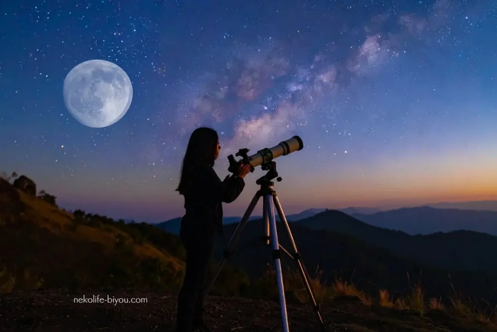 天の川と月と写真を撮る女性の画像|「根」を張る時間は終わりました。今、アロマと星で「太陽」を目指す旅へ